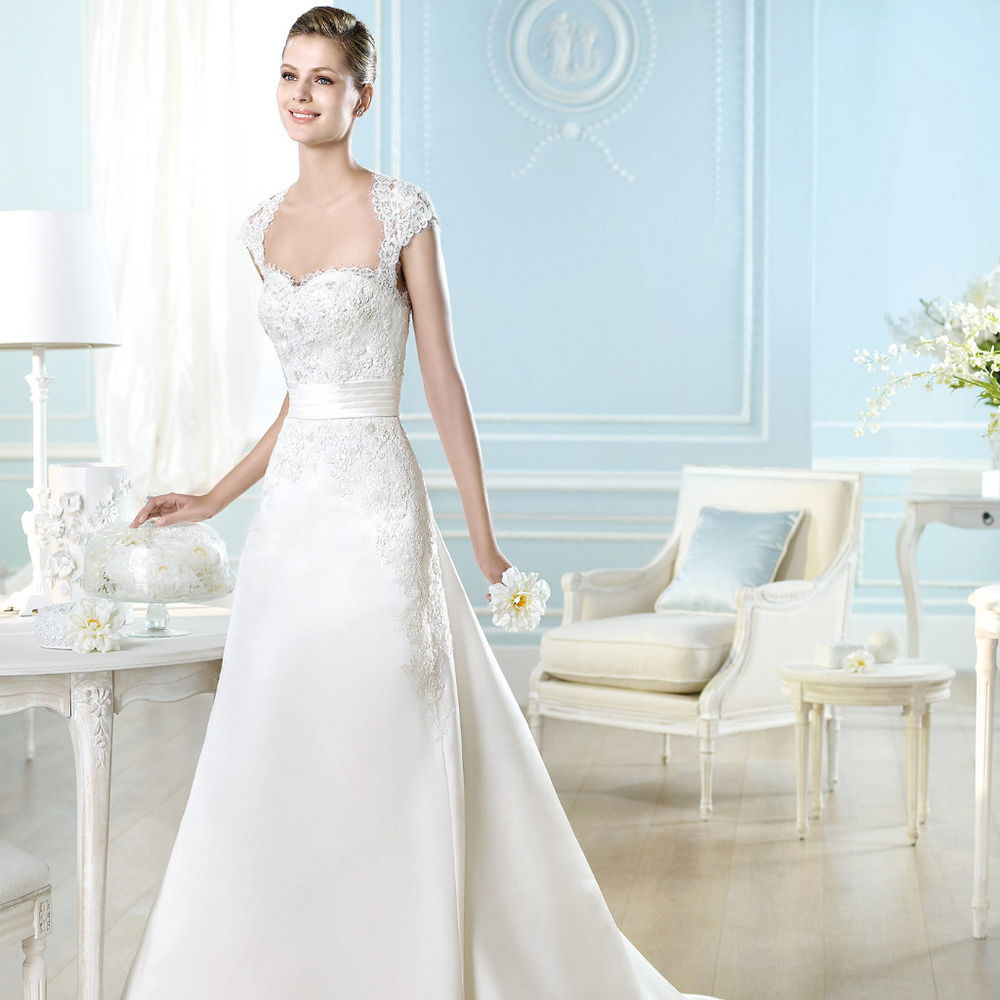 Elegant White Lace Wedding Dress